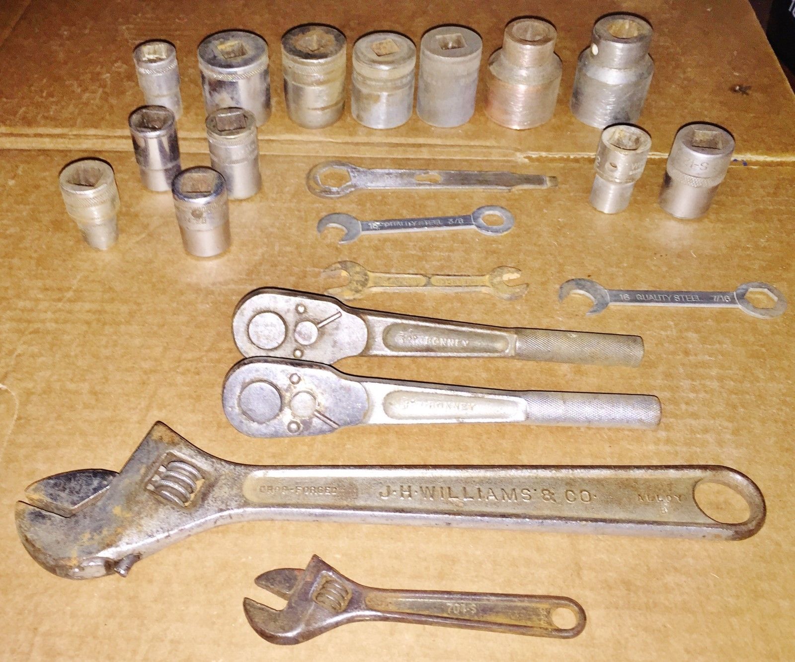 21 PIECE ASSORTED VINTAGE SOCKETS WRENCHES RATCHETS CRESCENT WRENCHES SEE DETAIL Antique
