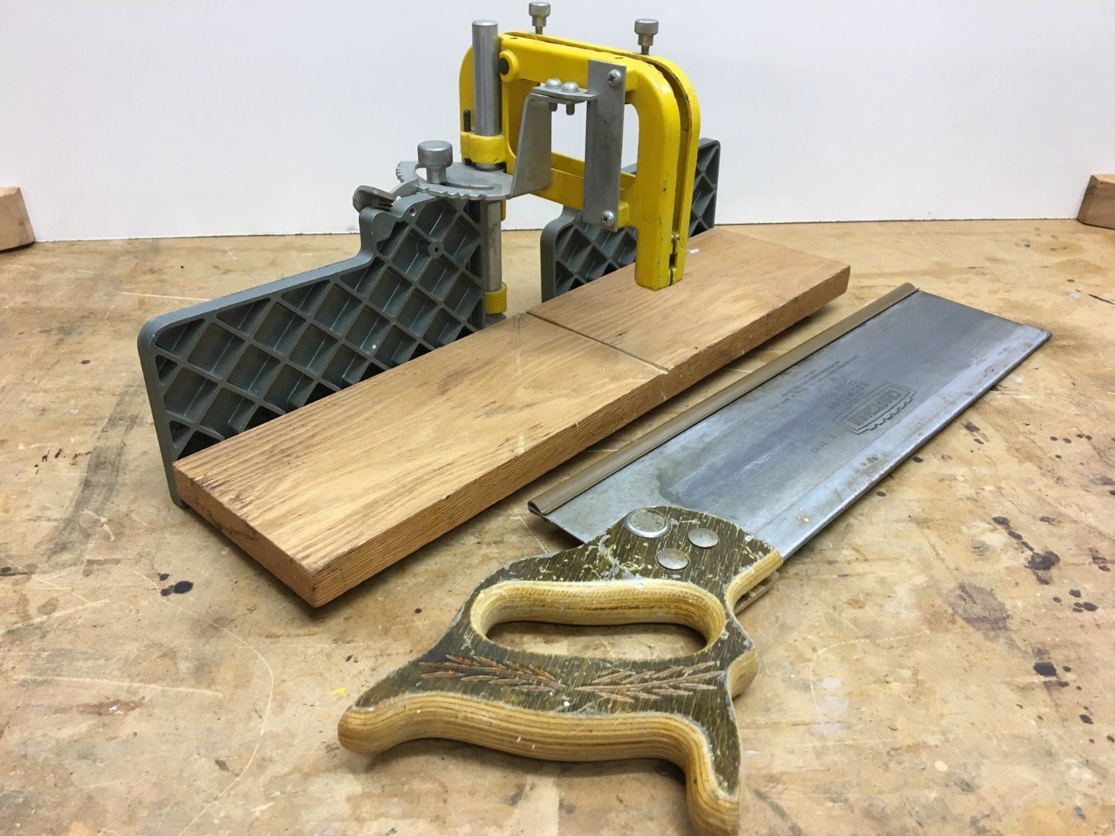 Vintage Sears Craftsman miter box with saw model 881.3632 Antique
