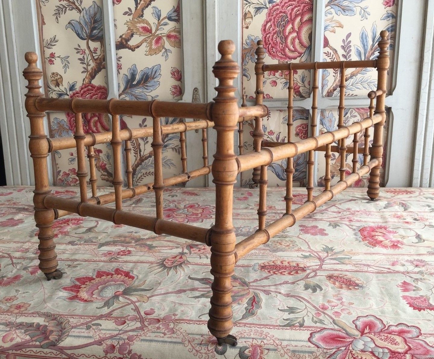 LARGE ANTIQUE FRENCH TURNED WOOD FAUX BAMBOO DOLL BED FURNITURE C1900