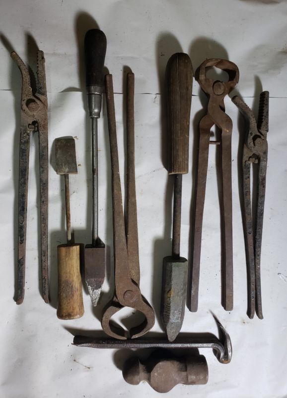 VINTAGE BLACKSMITH TOOL LOT BLACKSMITH TOOLING FLATTENING HAMMERS IRON