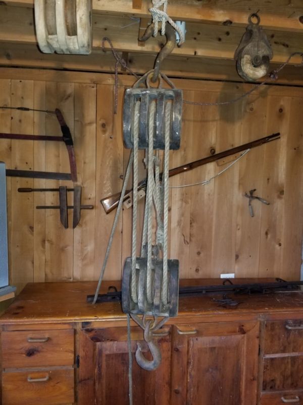triple pulley block and tackle
