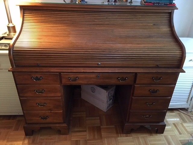 Beautiful Ethan Allen Roll Top Desk In Excellent Condition