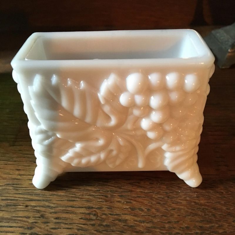 VINTAGE IMPERIAL GLASS FOOTED TOOTHPICK HOLDERMILK GLASSGRAPE PATTERN