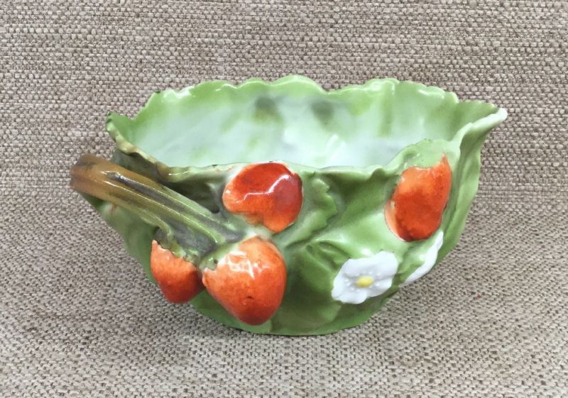 VINTAGE ROYAL BAYREUTH PT BAVARIA STRAWBERRY NUT CANDY DISH BOWL ...