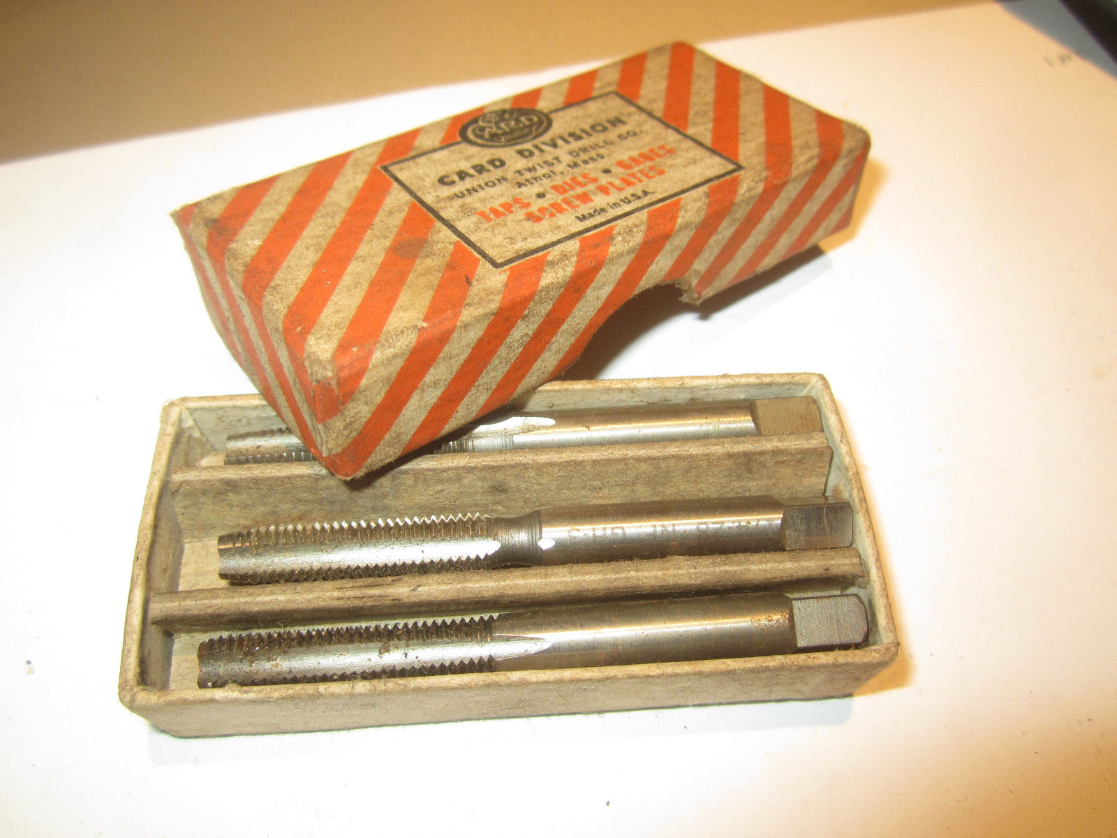 VINTAGE UNION TWIST DRILL CO. 1/4"28 N.F. TAP SET NO. 3030 GOOD