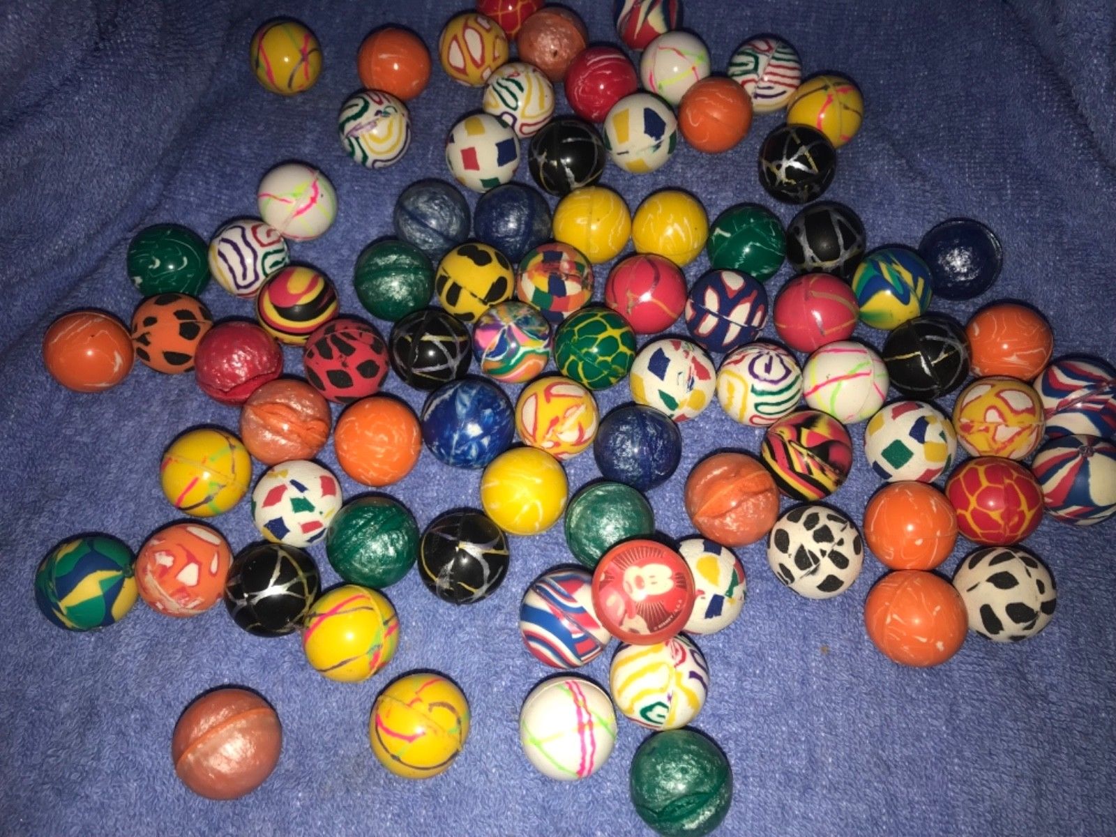 LOT OF VINTAGE RUBBER BOUNCY BALLS MULTI COLORS & SIZES 2 POUNDS OF
