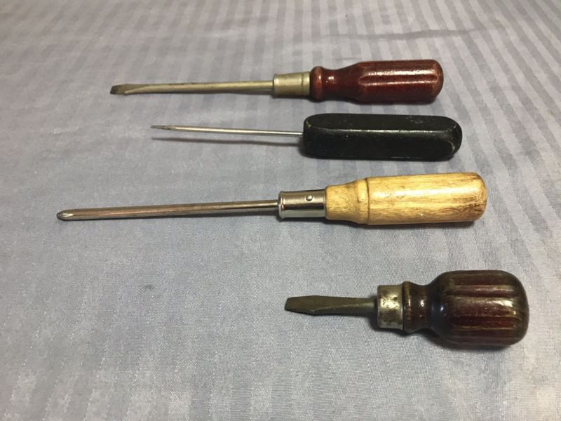 VINTAGE (4) WOODEN HANDLE ASSORTED SCREWDRIVERS Antique Price Guide