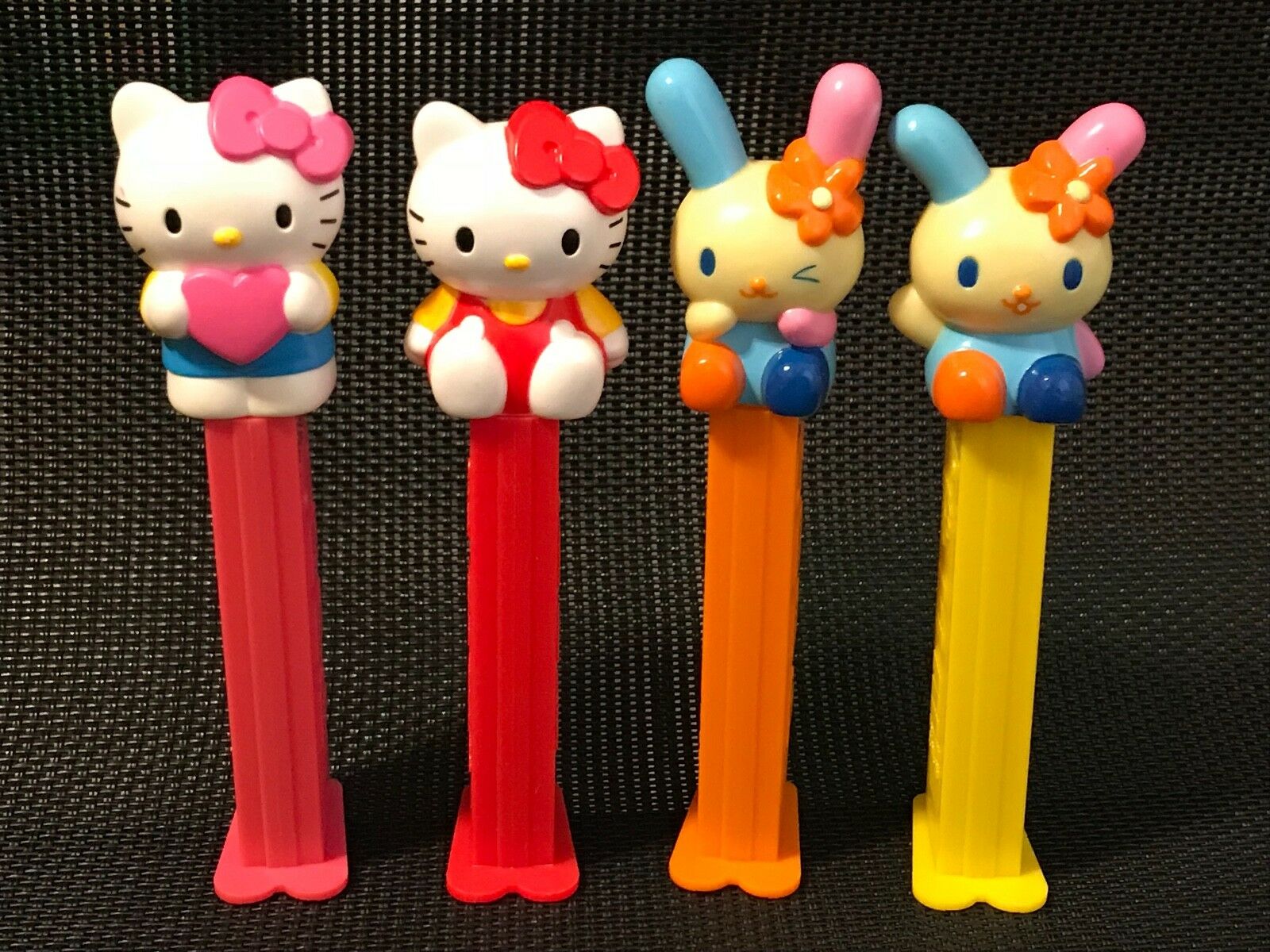 Japan limited PEZ Hello Kitty UsaHana -- Antique Price Guide Details Page