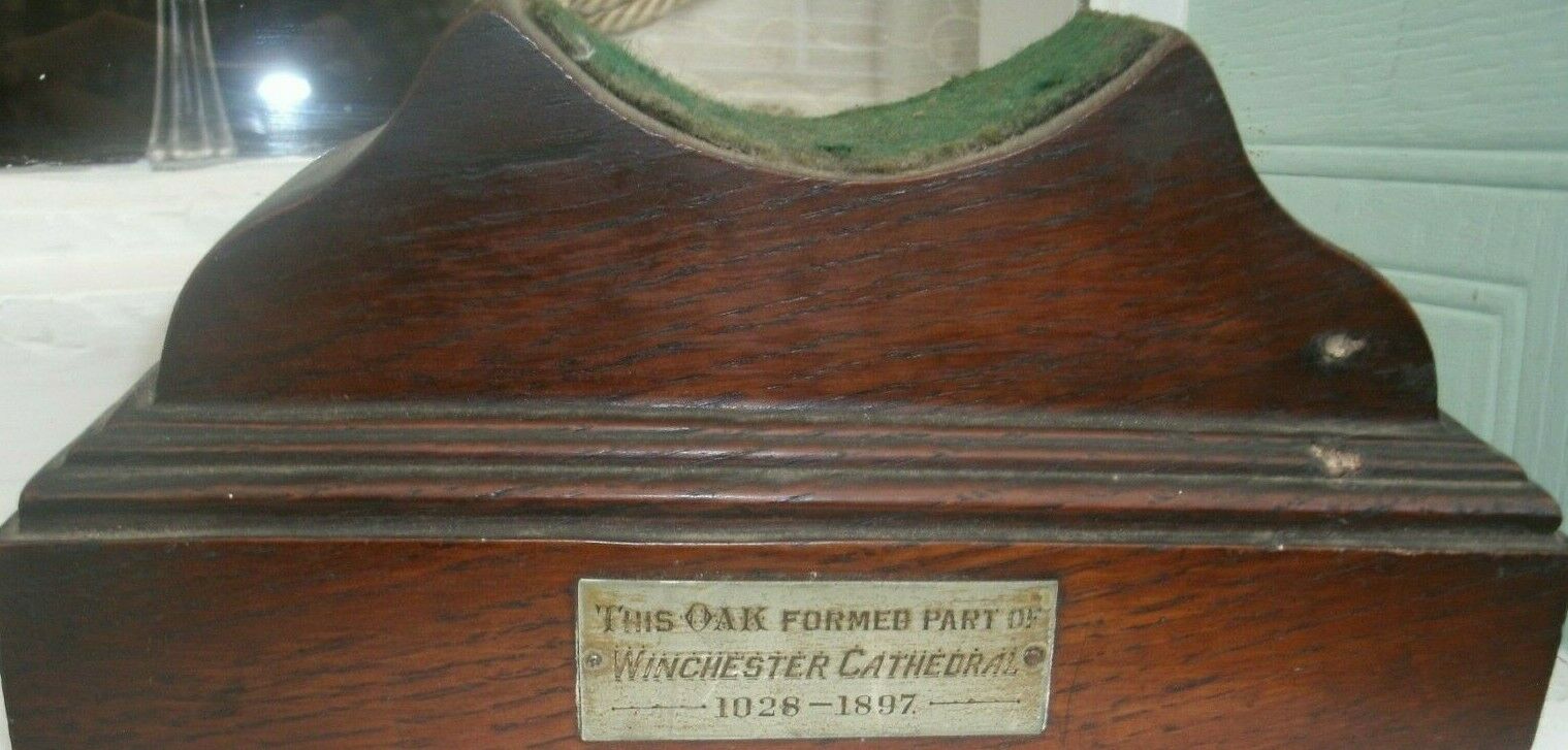 ANTIQUE OAK FORMED PART OF WINCHESTER CATHEDRAL 1028 1897 CLOCK HOLDER Antique Price