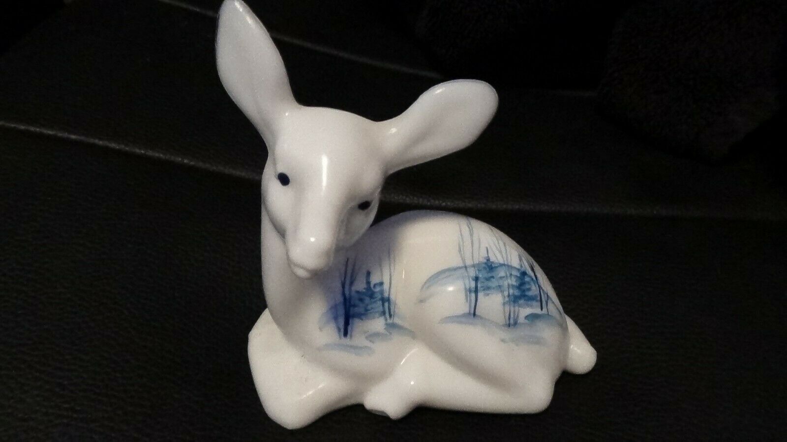 Fenton Milk Glass DEER FAWN Figurine Winter Enchantment Hand Painted Sue Jackson Antique