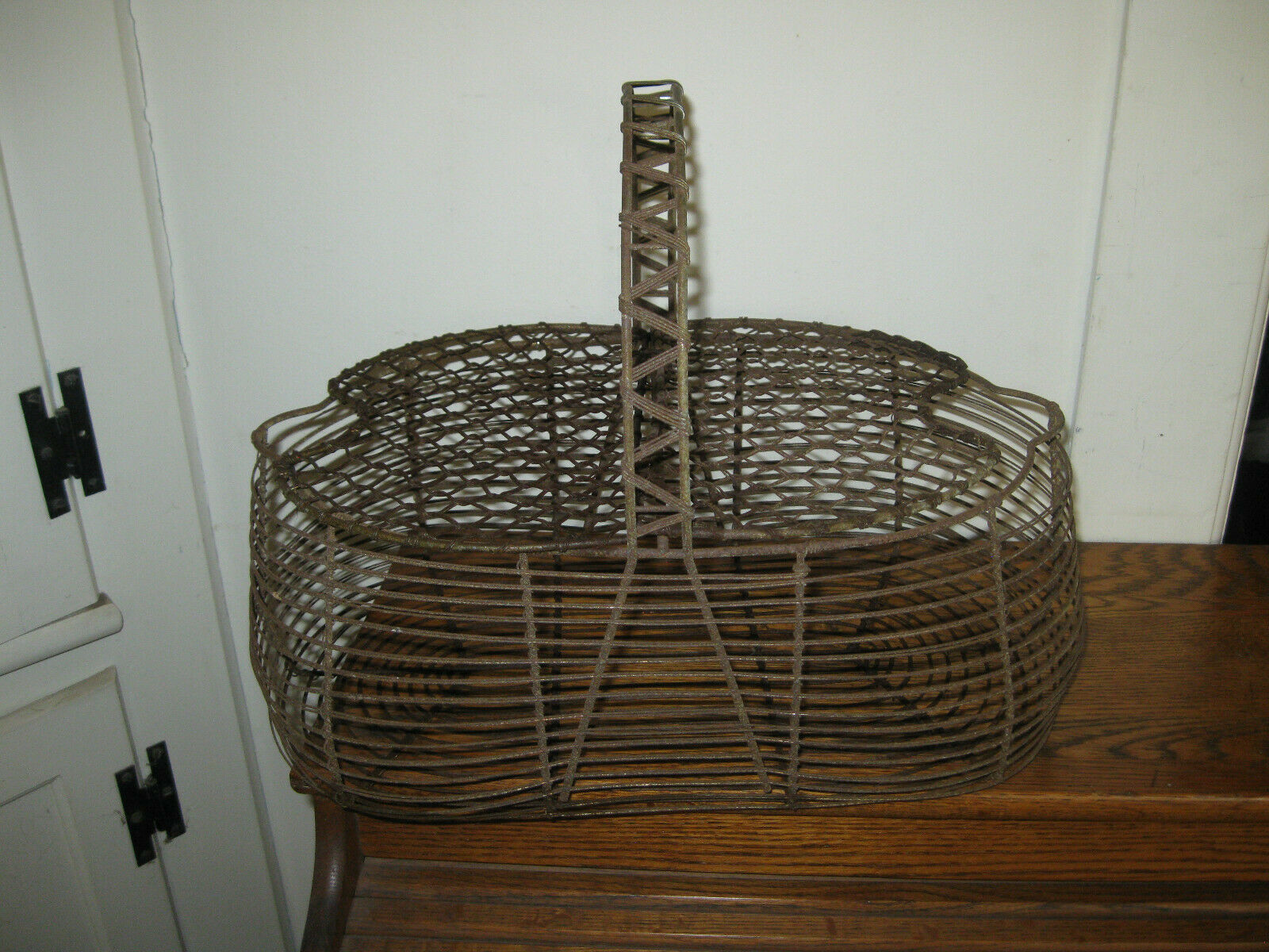 Antique Mesh Metal Chicken Wire Egg Gathering Basket Farm Country