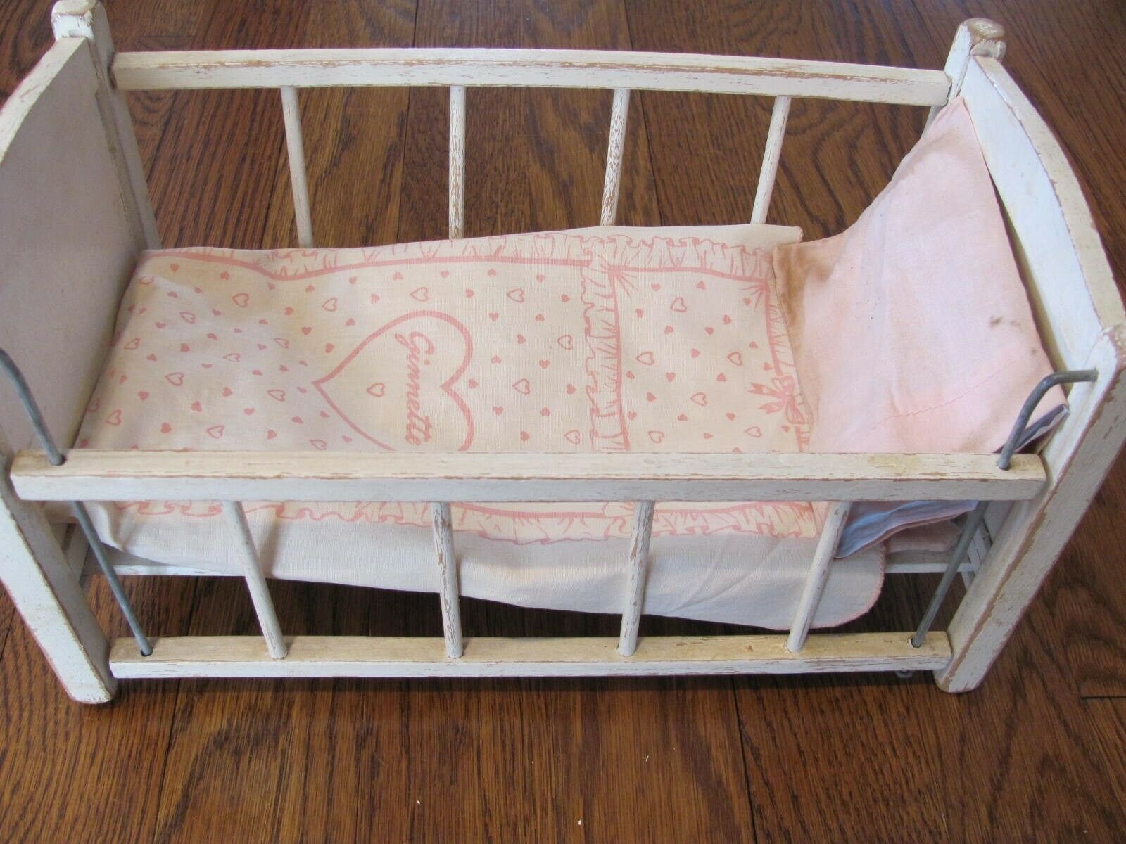 VINTAGE WOODEN BABY DOLL BED CRIB ONE SIDE GOES DOWN WITH