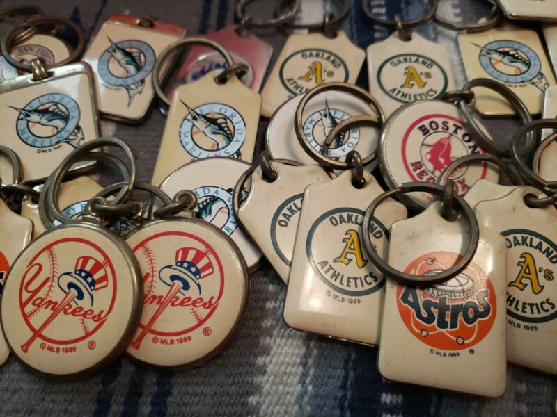 mlb-key-chains-lot-30-key-chains-lot-vintage-1989-key-chain-antique