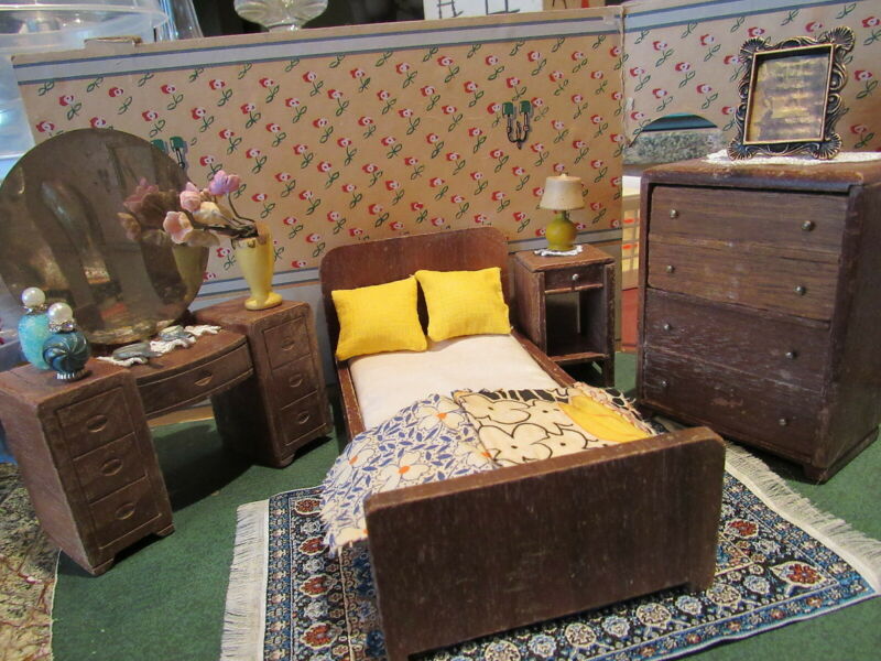 Strombecker WALNUT BEDROOM SET, Vintage Dollhouse Furniture 112