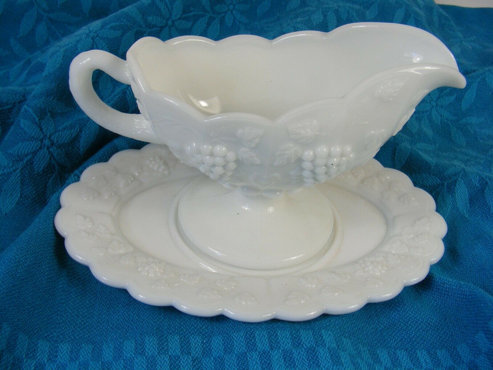Vintage Westmoreland Paneled Grape Milk Glass Gravy Boat w/ Under Plate