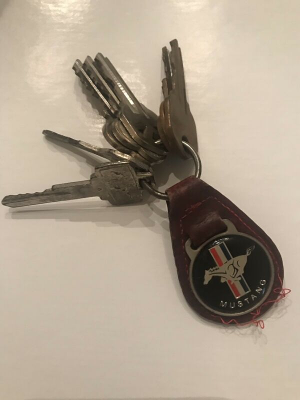 VINTAGE FORD MUSTANG AUTO LEATHER KEYCHAIN KEY CHAIN with RING