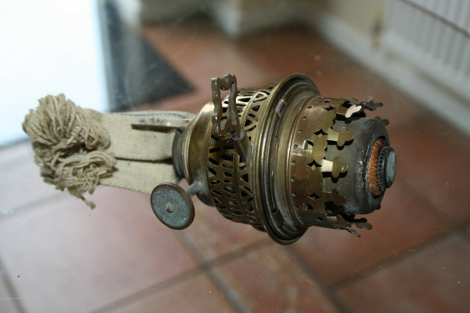 Antique Victorian Matador rise and fall oil lamp burner excellent