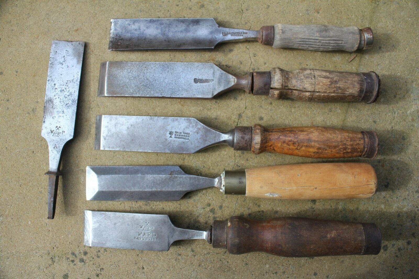 6 x Assorted 1&1/2" wide blade chisels. Antique Price Guide Details Page