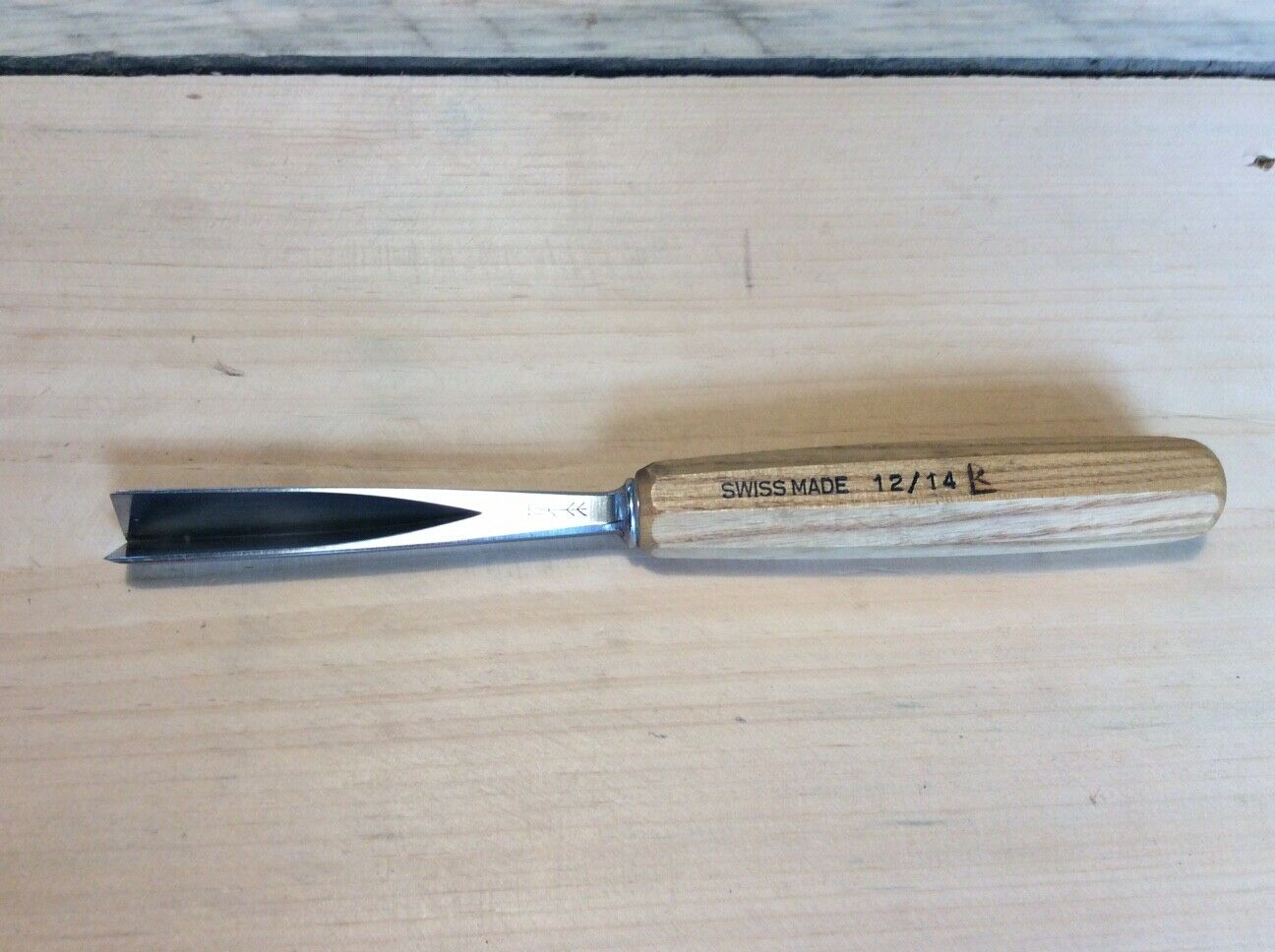Pfeil Swiss made 12 Sweep VParting Tool 14 mm wood carving chisel