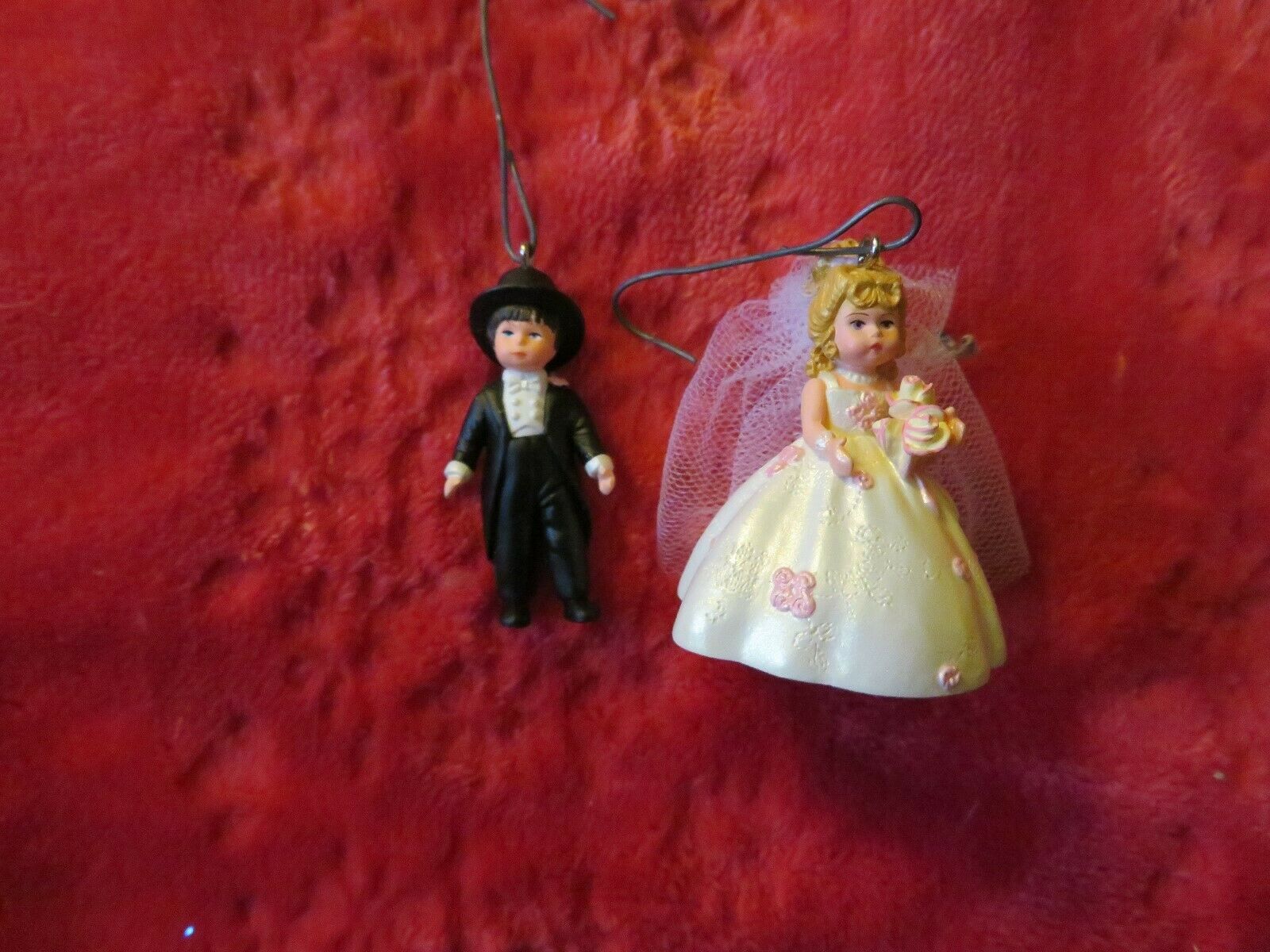 miniature bride and groom figures