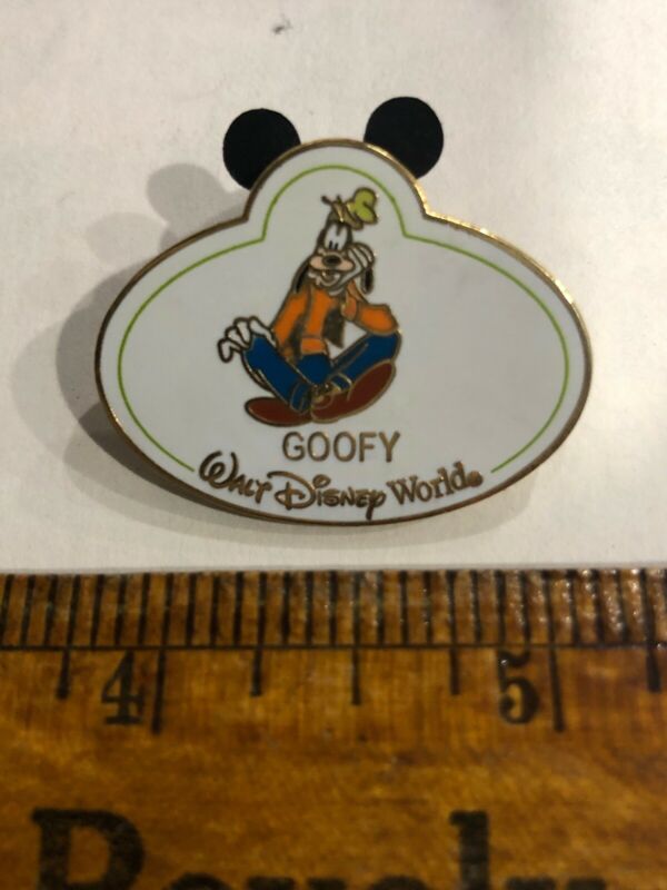 walt-disney-world-name-tags-mystery-tin-collection-goofy-only-limited