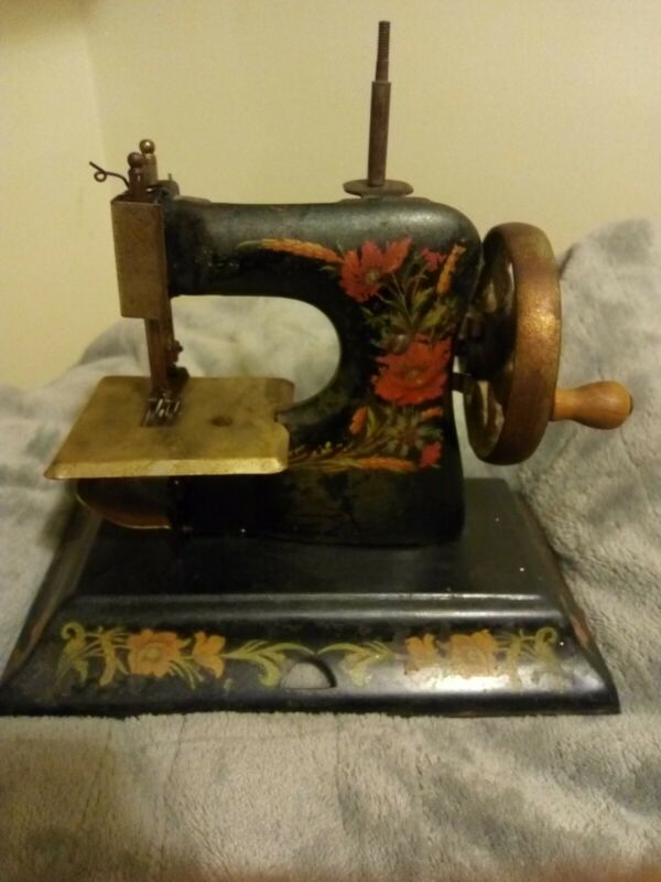 Antique Vintage Childâ€™s Toy Sewing Machine Germany Casige Hand
