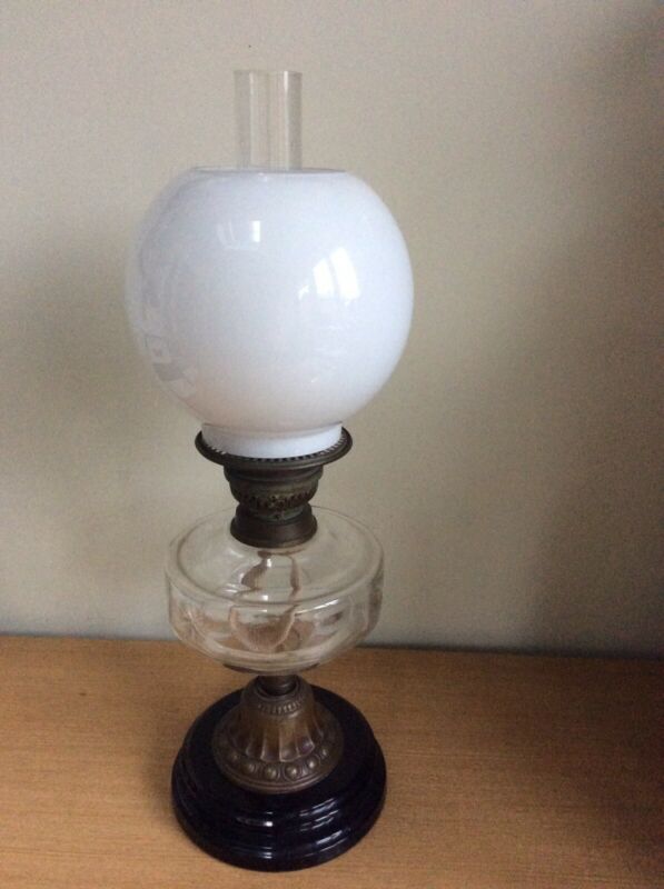 ANTIQUE LARGE OIL LAMP WITH FLUTE AND SHADE GLASS/BRASS Antique