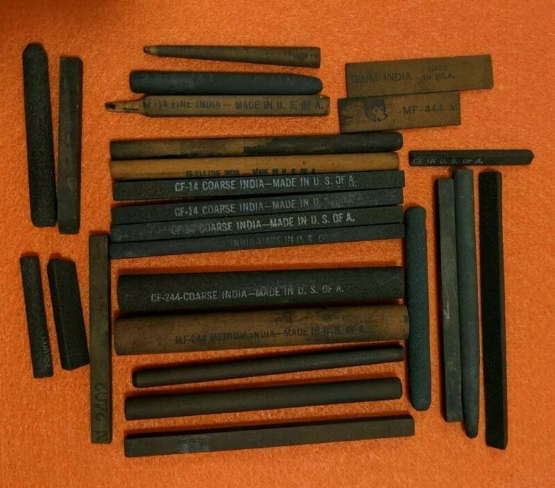 Large Mixed Lot of 26 Machinist Sharpening Stones India fine coarse Med