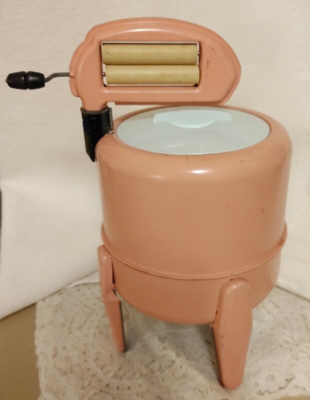 RARE VINTAGE WOLVERINE CHILD''S DELUXE PINK TIN LITHO RINGER WASHER