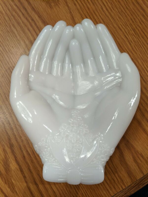 VINTAGE MILK GLASS AVON PRAYING HANDS SOAP OR JEWERLY DISH Antique