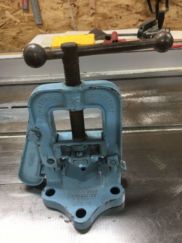 Vintage Armstrong 232 Bridgeport Cast Iron Yoke Pipe Vise 1/8 to 2