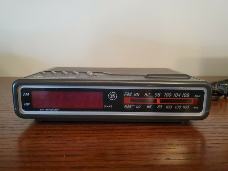 Vintage GE 74612B AM/FM Alarm Clock Radio Digital LED General Electric