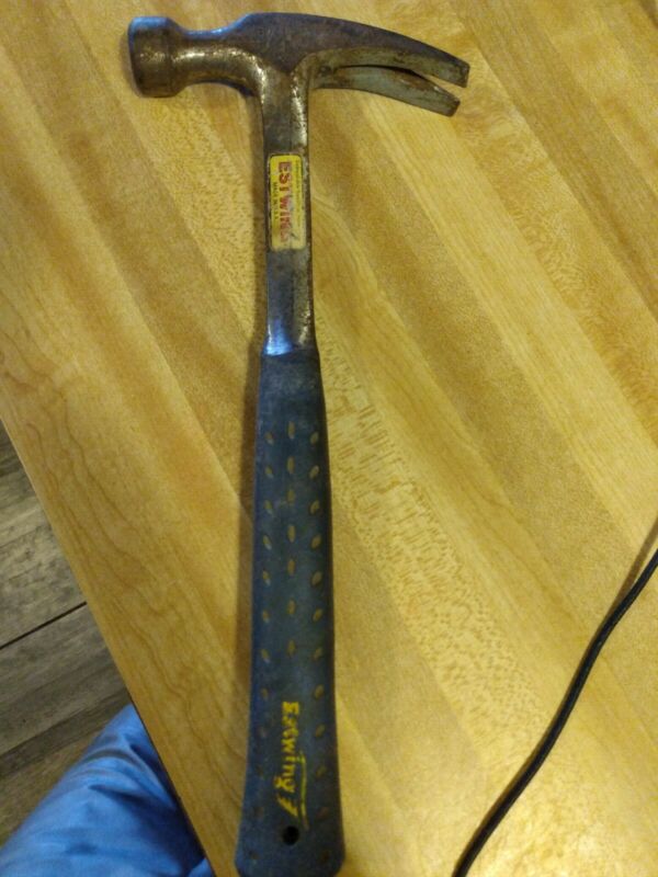 Vintage Estwing 20 oz. claw hammer made in Rockford, IL. E320S (AK