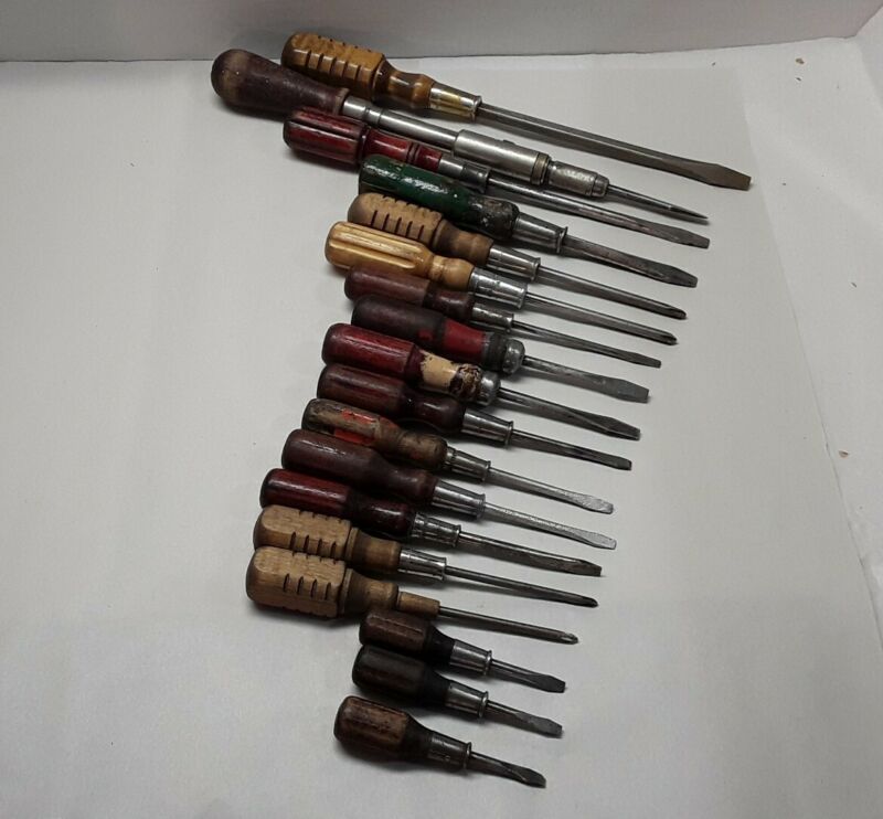 Lot of 18 VTG Screwdrivers Wooden Handle Mixed/Unknown Brand, Sizes