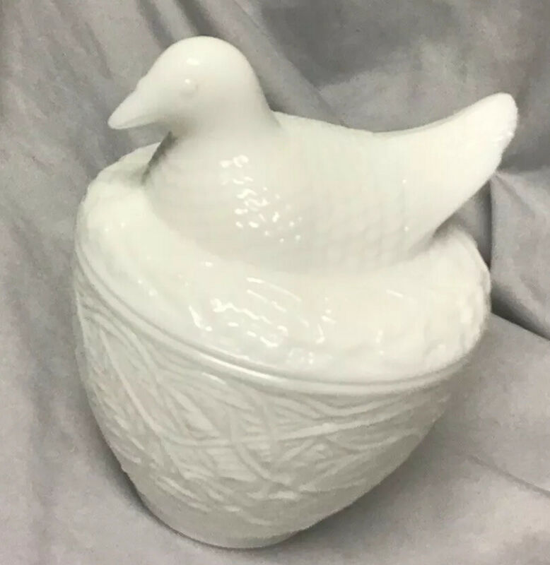 AVON White Milkglass Hen on Nest Covered Candy Dish Bowl Milk Glass