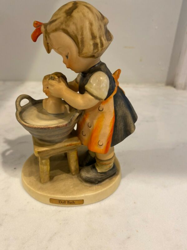 GOEBEL HUMMEL Figurine 5" DOLL BATH Excellent Condition Antique
