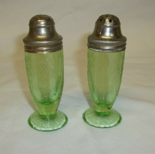 Hazel Atlas Glass Old Florentine Poppy Pair Green S P Shakers