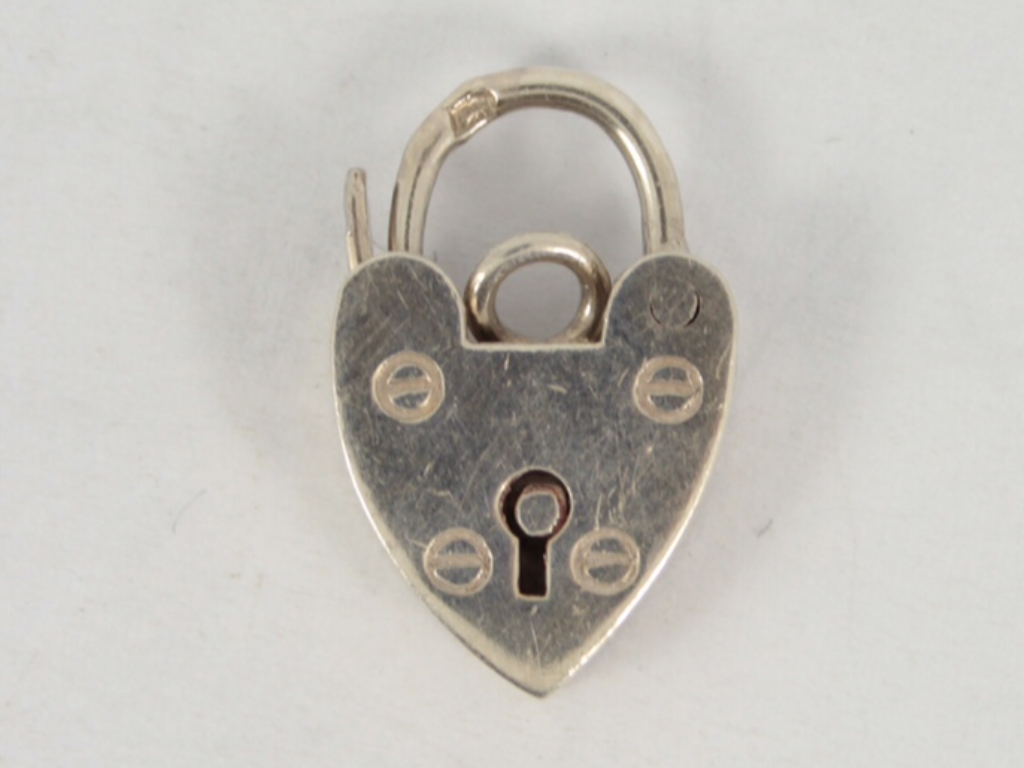 Vintage Heart Padlock Clasp Sterling Silver Ladies 925 2.2g Gy95