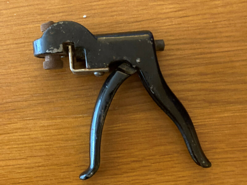 Vintage MILLERS FALLS, No. 214 Pistol Grip Hand Saw Tooth Setter