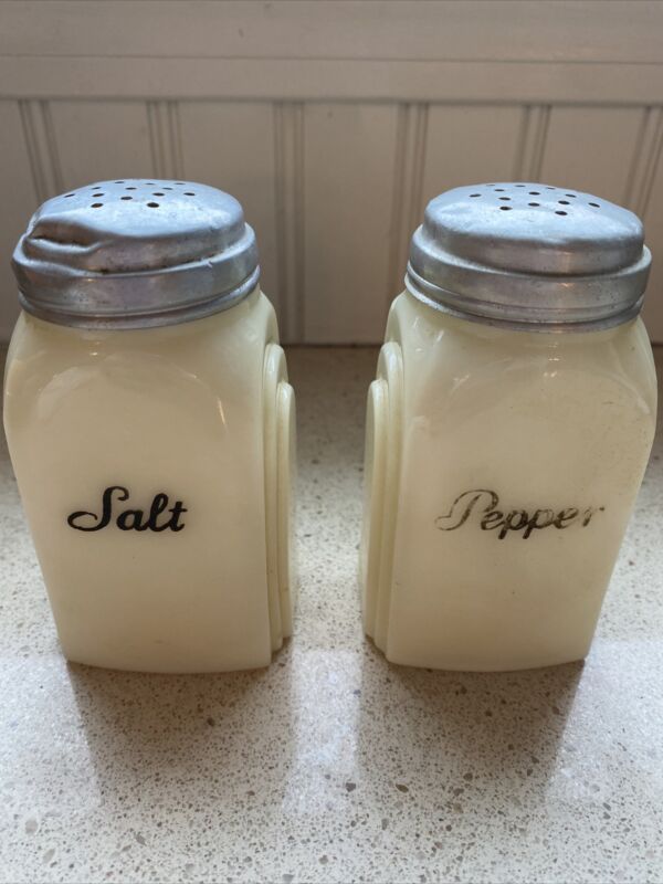 VINTAGE MCKEEROMAN ARCH CUSTARD COLORED SALT & PEPPER SHAKERS WITH LIDS Antique Price Guide