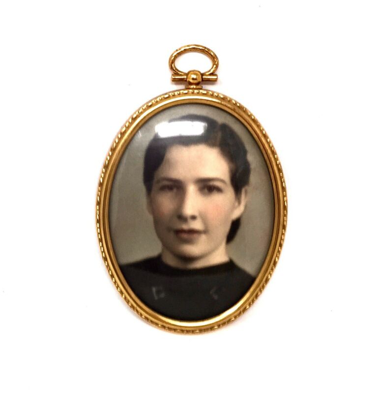 Small Vintage Oval CONCAVE Glass Gold Photo Frame Young Woman