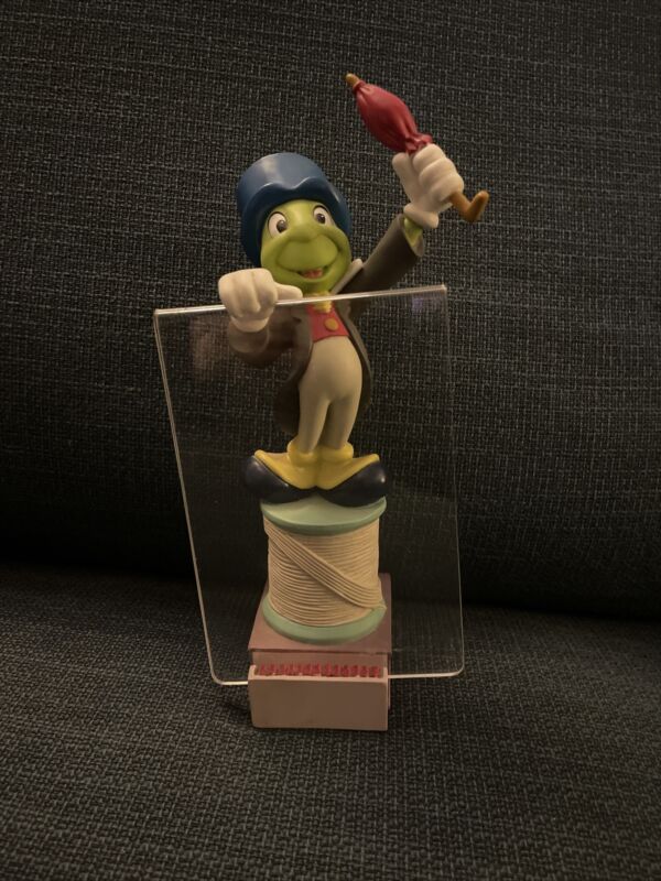 jiminy cricket garden statue