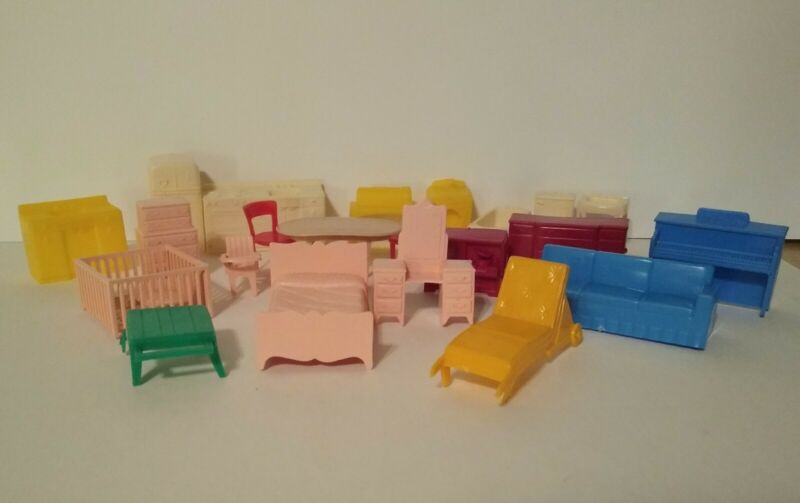 Vintage Marx Plastic Dollhouse Furniture 24 Pieces in very nice