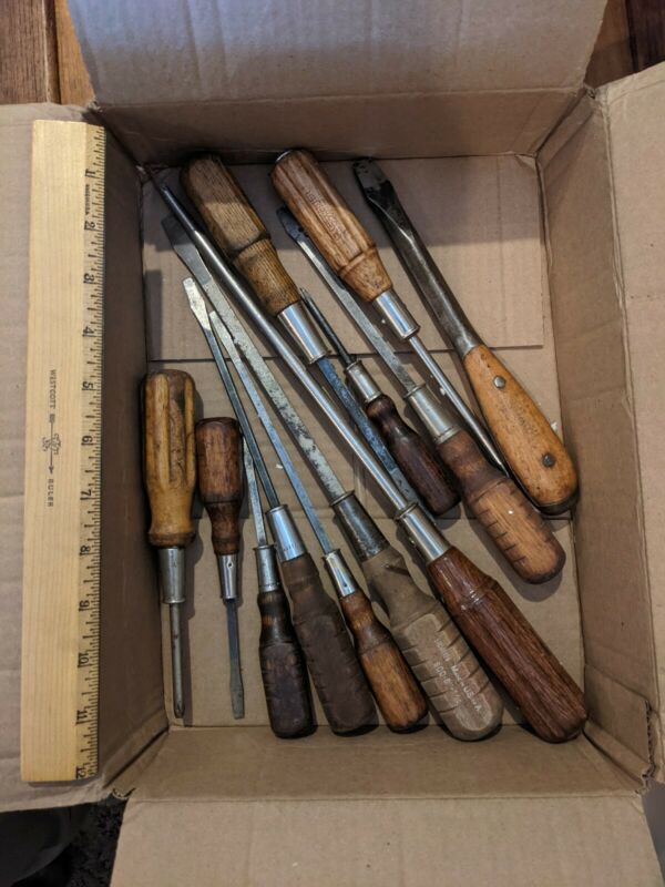 Lot Of 12 Vintage Wood Handle Screwdrivers Turnscrews Globemaster Irwin