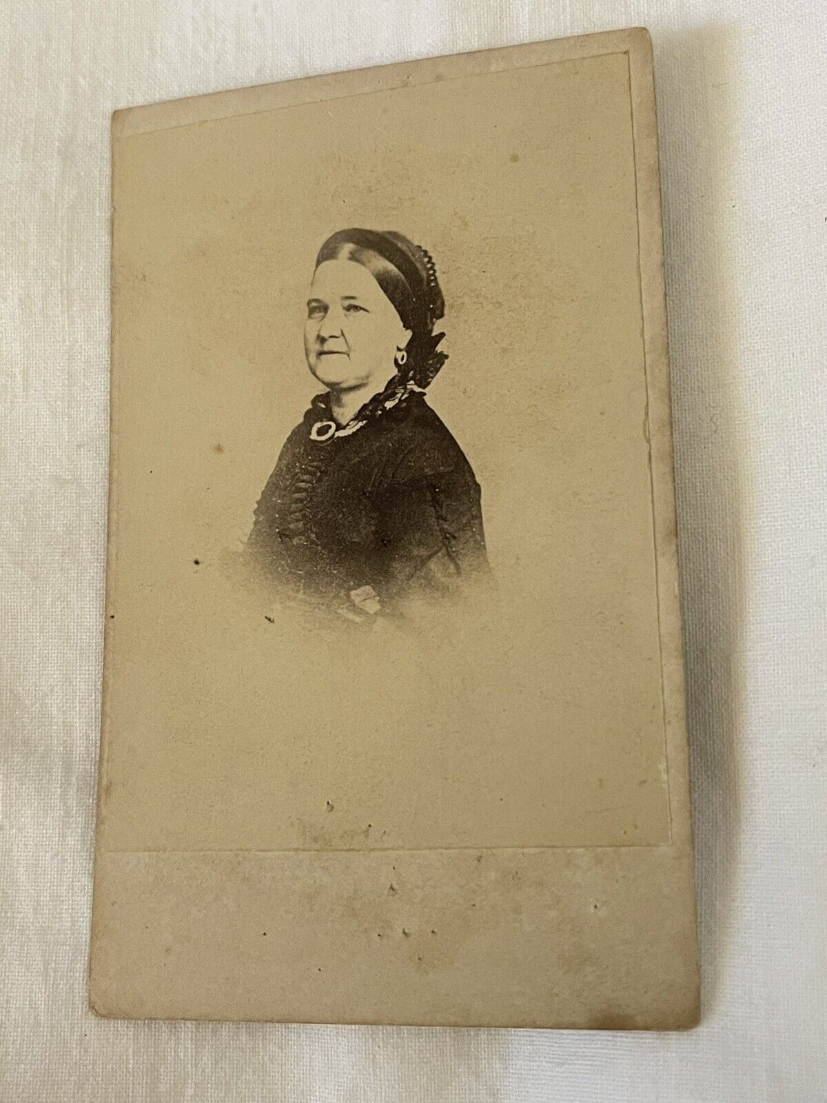 First Lady Mary Todd Lincoln mourning dress bonnet CDV photo c. 1860s ...