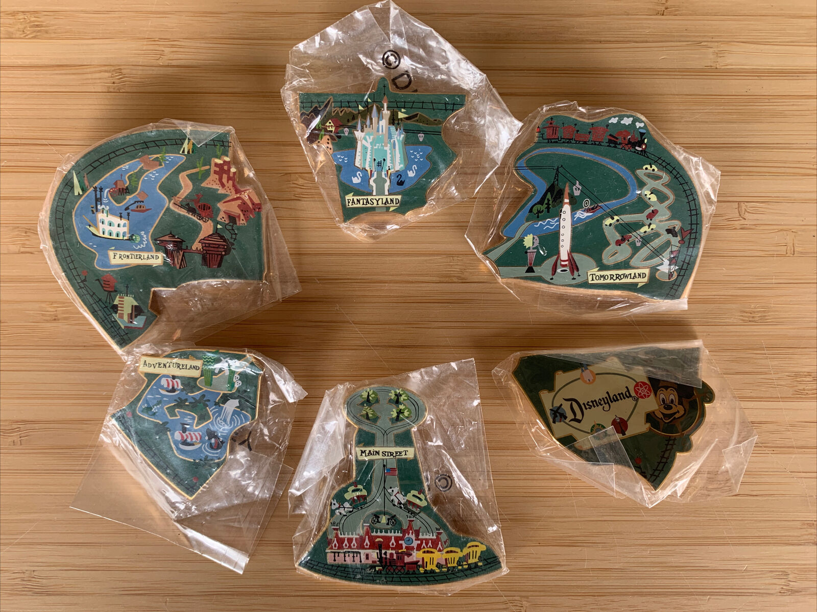 CAST MEMBER Park Atlas Map DISNEYLAND COMPLETE 6 PIN SET In Package 