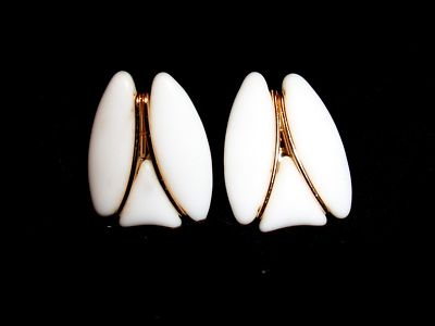 Signed  Germany Glass lamps Western Vintage nob glass Completed Earrings Milk hob milk