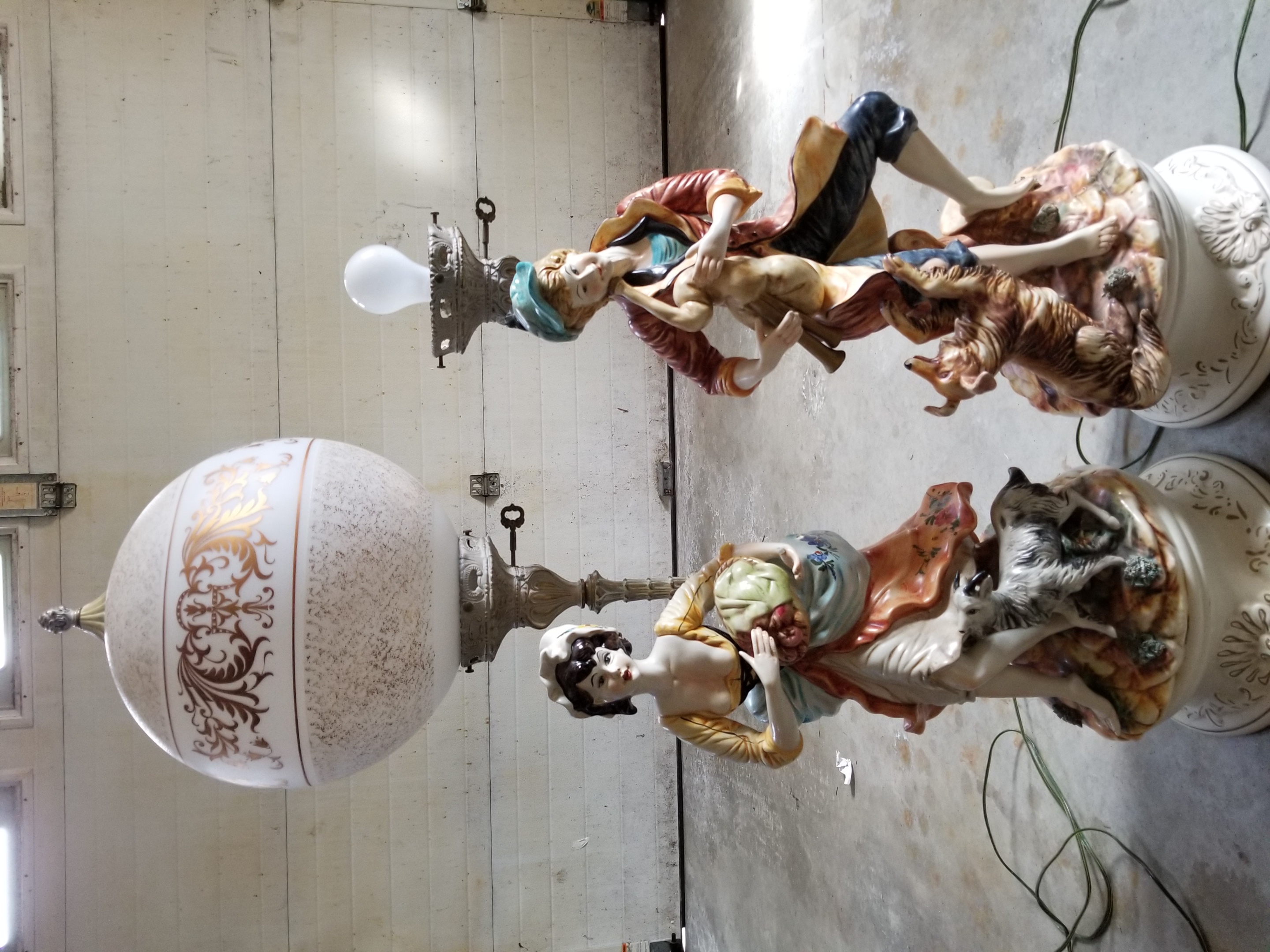 Capodimonte lamps AntiquesNavigator — Online Antique Stores