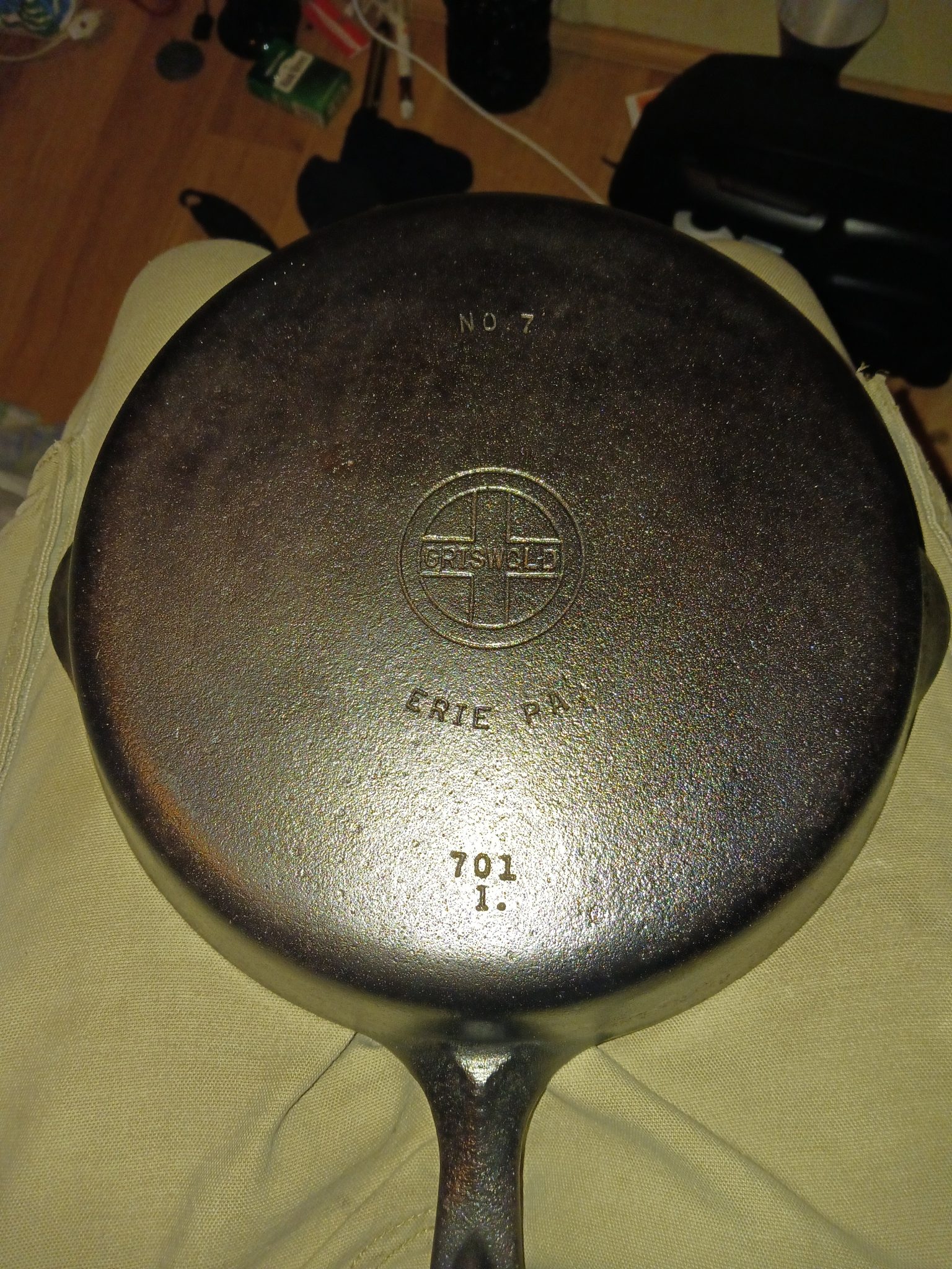 Griswold Cast Iron Skillet AntiquesNavigator — Online Antique Stores